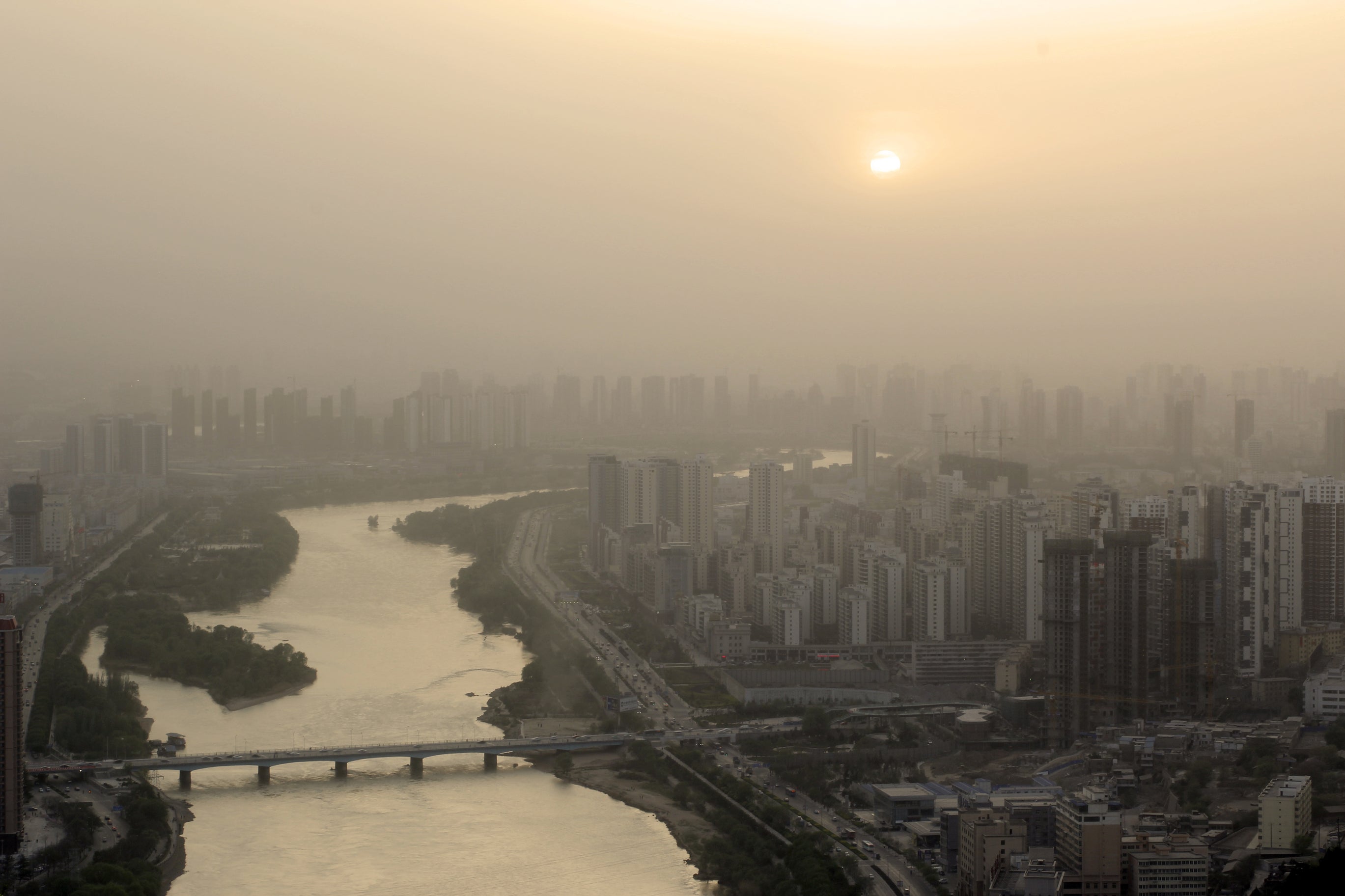 Air pollution causes chess players to make more mistakes, study finds, Air  pollution